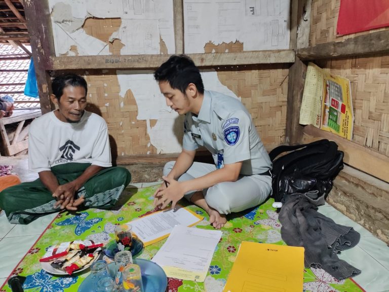 Jasa Raharja Banten Serahkan Santunan Korban Laka Lantas di Karawang