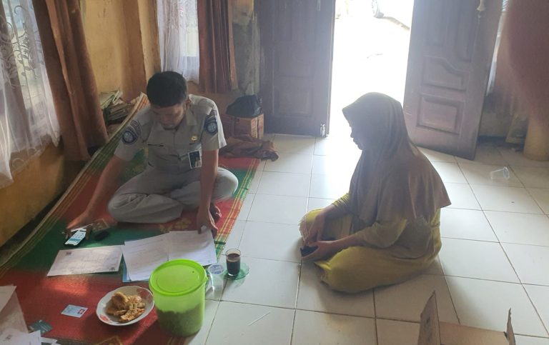 Jasa Raharja Banten Menyerahkan Santunan korban Kecelakaan Lalu Lintas di Jalan Raya Serang Petir Kota Serang