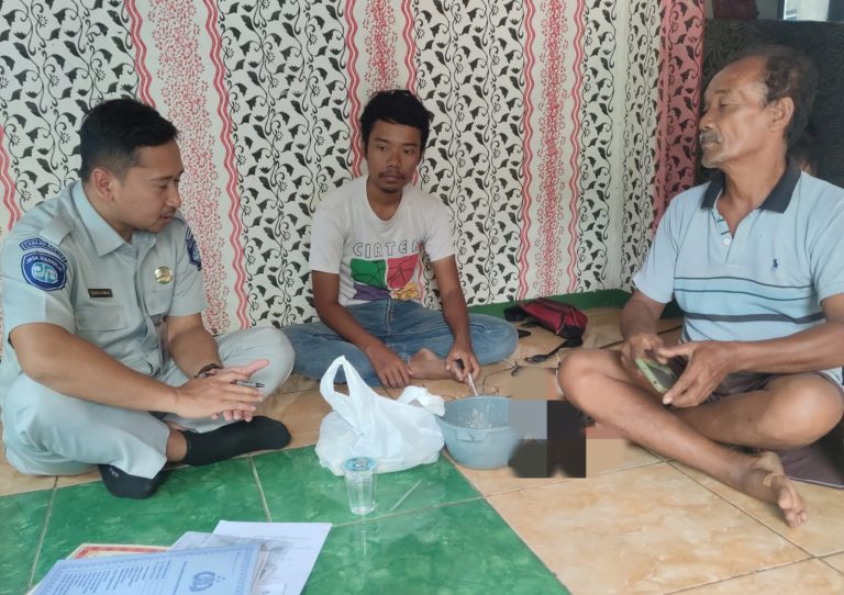 Petugas Jasa Raharja Cabang Banten Lakukan Survei Ahli Waris Korban Kecelakaan di Jalan Raya Puloampel – Merak