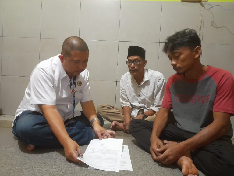 Jasa Raharja Banten Membayar Santunan Korban Kecelakaan Lalu Lintas di Jalan Raya Pandeglang – Labuan Kabupaten Pandeglang