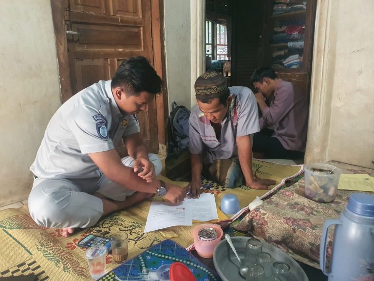 Jasa Raharja Banten Serahkan Santunan Korban Laka Lantas di Jalan Raya Pulosari – Jiput Kp. Wilukon Kabupaten Pandeglang- Banten