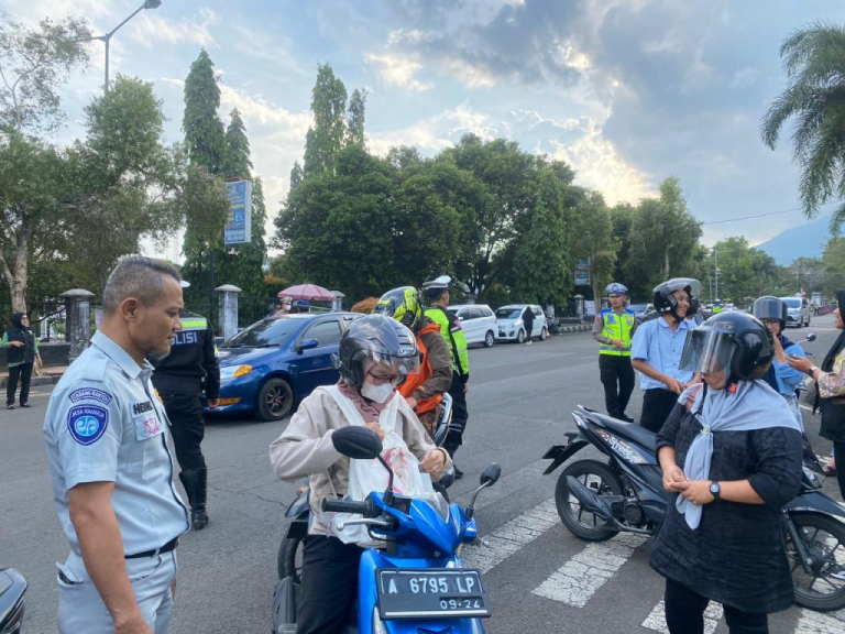 Jasa Raharja Cabang Banten Turut Serta Melakukan Giat Penertiban PajakBersama UPTD Samsat Pandeglang di Alun alun Pandeglang