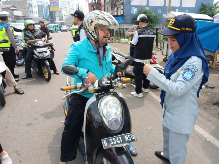 Jasa Raharja Tangerang Bersama Bapenda dan Polres Gelar Razia, Ingatkan Bayar Pajak Kendaraan