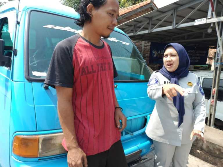 Uji Petik Kendaraan Angkutan Umum Oleh Petugas Jasa Raharja Samsat Kota Serang