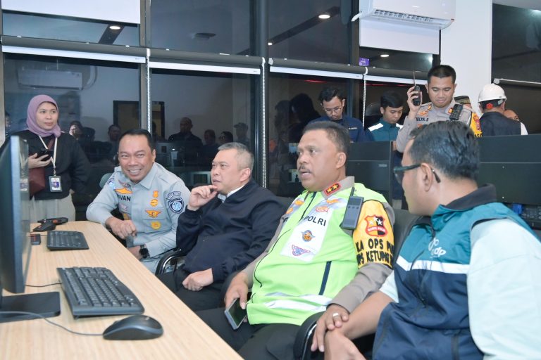 Menteri Perhubungan, Kakorlantas Polri, dan Direktur Utama PT Jasa Raharja Tinjau Kesiapan Pelabuhan Merak Sambut Pemudik Menuju Dan Dari Sumatra