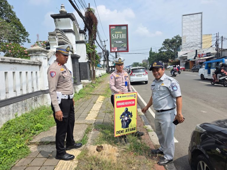 Jasa Raharja dan Team Polres Kota Serang Melakukan Giat Pencegahan Lakalantas Di Titik Rawan Lakalantas Kota Serang