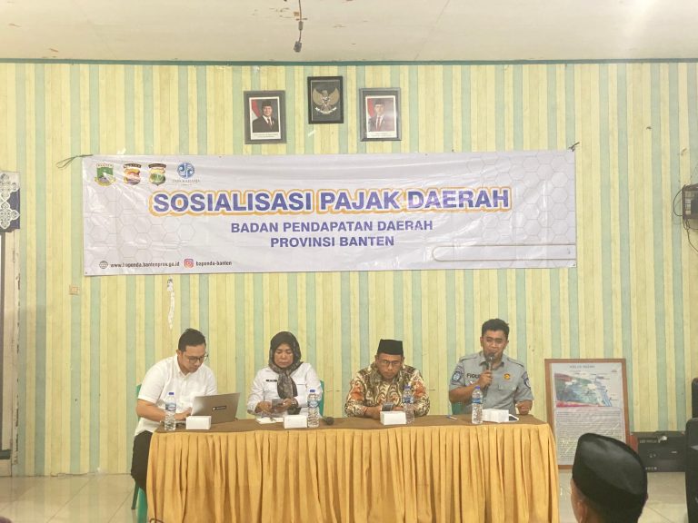 Petugas Jasa Raharja Upaya Sosialisasi Dan Penyebarluasan Kebijakan Pajak Daerah Serta Sosialisasi Opsen PKB di Wilayah Kota Serang