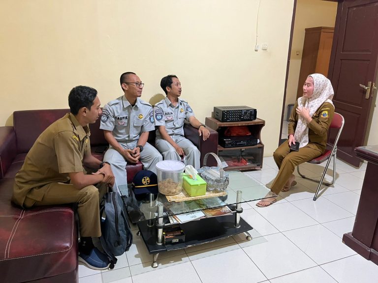 Kunjungi Kantor Dinas Lingkungan Hidup, Jasa Raharja Ingatkan Kendaraan Dinas Yang Telah Jatuh Tempo