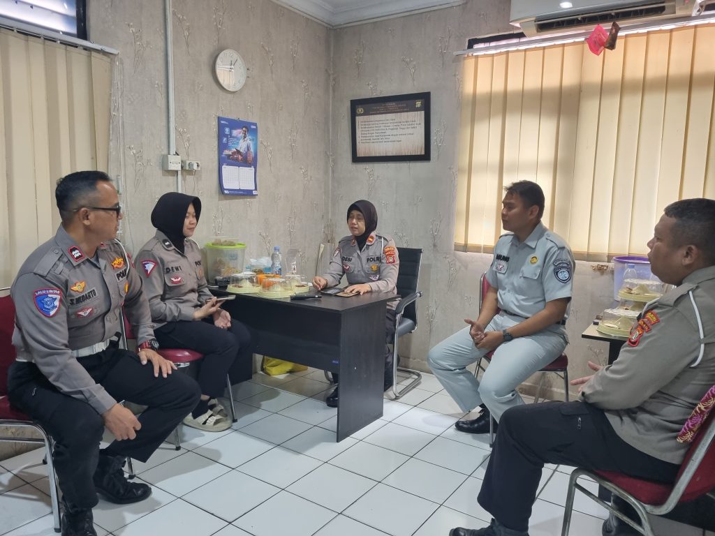 Mulya Agung Minang Putra selaku Petugas Jasa Raharja Cabang Tangerang pada Rapat Koordinasi di Ruang Rapat Polres Tangerang Kota.