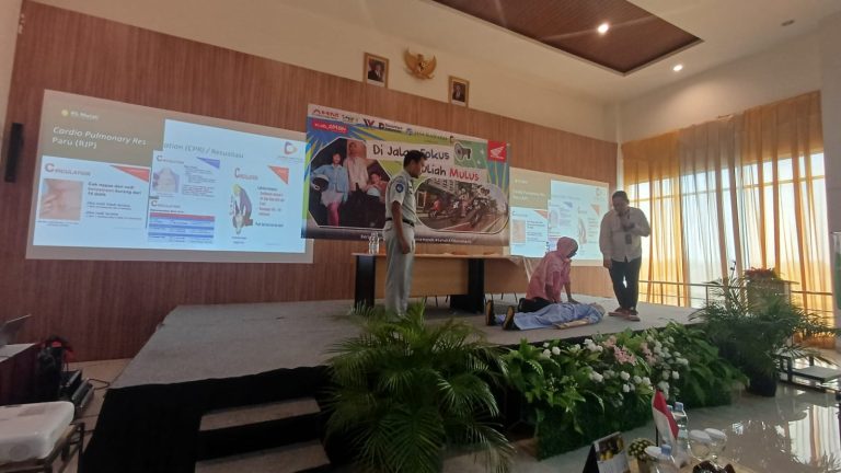 Jasa Raharja Cabang Tangerang, Satlantas Polres Metro Tangerang Kota & RS Melati Kota Tangerang Gelar Pelatihan PPGD untuk Mahasiswa Global Institute