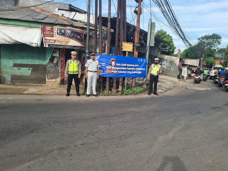 Jasa Raharja Cabang Tangerang dan Polres Metro Tangerang Kota Ajak Masyarakat Tertib Berlalu Lintas di Karawaci