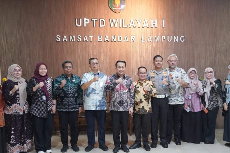Tingkatkan Kualitas Pelayanan dan Pendapatan, Direktur Operasional Jasa Raharja Berikan Pembinaan di Lampung dan Tinjau Samsat Rajabasa